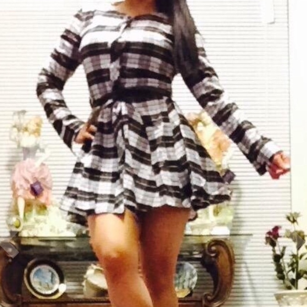 Plaid Pleated Long Sleeves Belted Shirt Dress - Picture 2 of 7